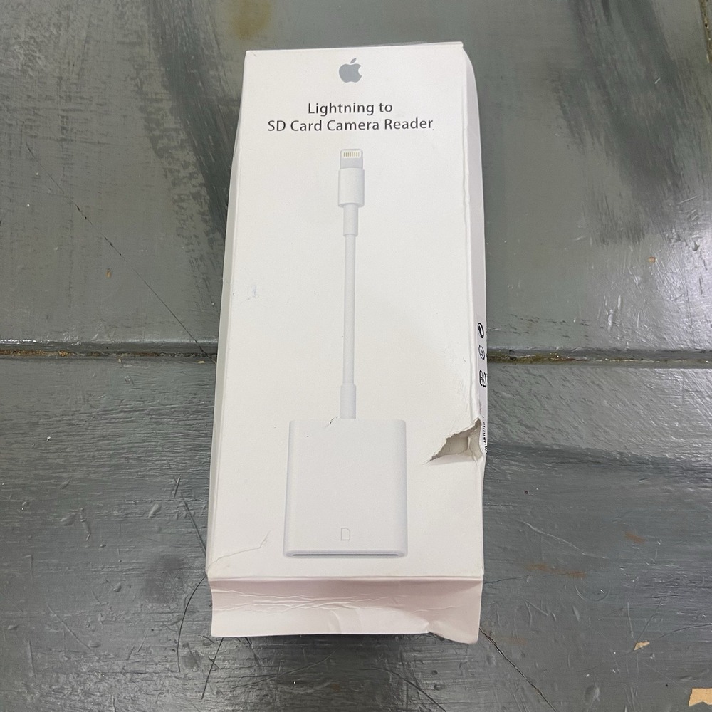 Apple Lightning to SD Card Camera Reader MD822ZM A White Adapter Photography